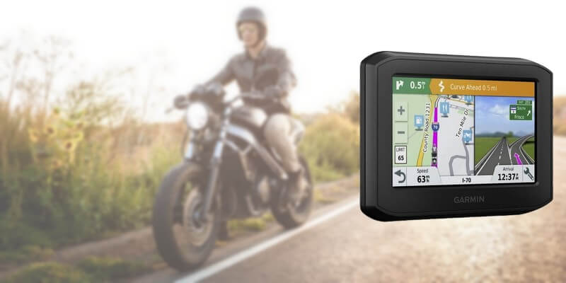GPS per moto Garmin Zumo 396 - Un motociclista in sella alla sua moto
