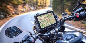 Sistema GPS su una moto durante un giro