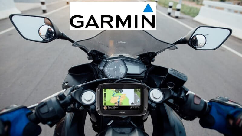 Tableau de bord d'un motard avec un GPS Garmin