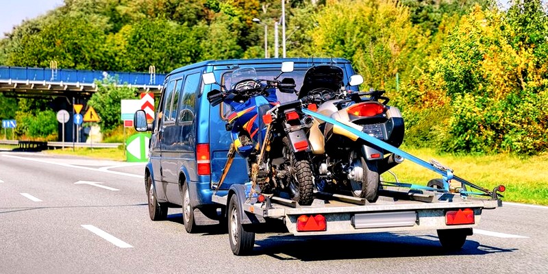 You are currently viewing Comment attacher une moto sur une remorque ?