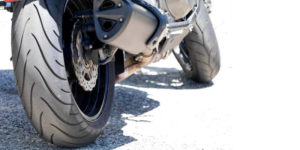pneu usés d'une moto