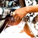 Comment bien graisser sa chaîne de moto ?