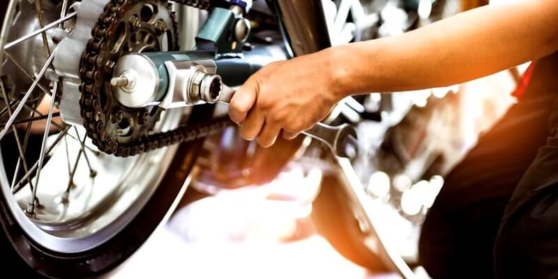 You are currently viewing Comment bien graisser sa chaîne de moto ?