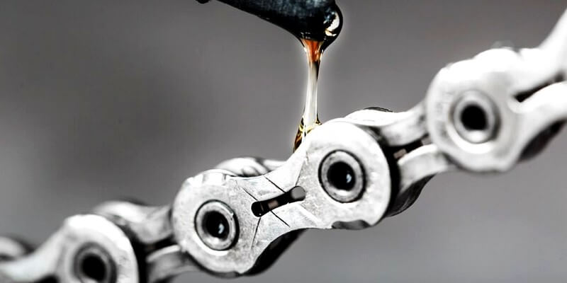 lubrifier-chaine-moto