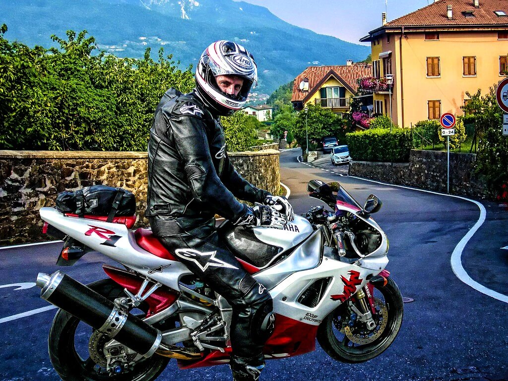 Motard sur une Moto Yamaha R1