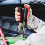 Comment recharger une batterie de voiture ?