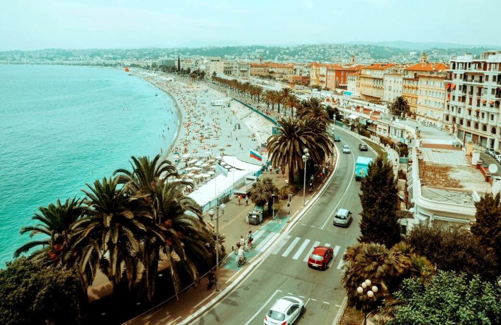 Vue sur la plage de Nice