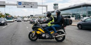 Taxi moto en direction de l'aéroport